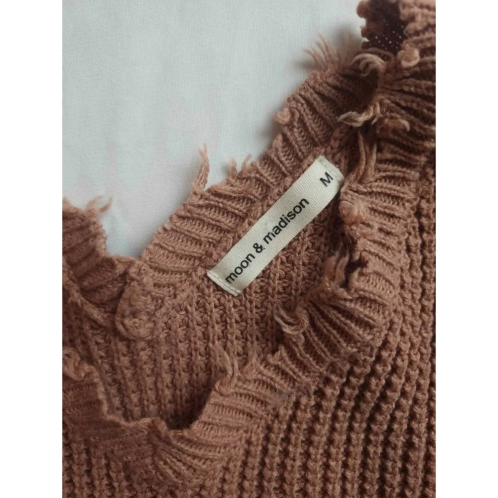 Moon & Madison Sweater Womens Medium Brown Knit Crop Pullover Long Sleeve Fringe - Picture 4 of 7